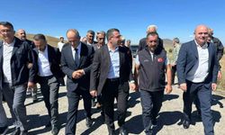Kars'ta köy yolları silindirle sıkıştırılmış betonla yenileniyor: Bulanık'ta 5 kilometre tamamlandı
