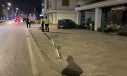 Kontrolden çıkan araç kaldırıma çıktı