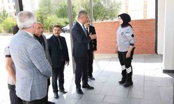 Okul bahçe görevlileri görev başında