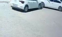 Önce park halindeki araca, ardından duvara çarptı