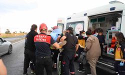 Otomobil önünde seyreden araca çarptı: 6 yaralı