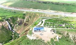 Vali Polat, Susuz Şelalesi'nde vatandaşlarla bir araya geldi