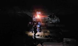 Yıkık köprüde mahsur kalan 4 kişi kurtarıldı