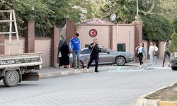 IĞDIR’DA KAVŞAĞI DÖNEN CAM YÜKLÜ ARAÇTAN CAMLAR YOLA SAÇILDI