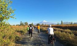 AKUD EKİBİNDEN DOĞADA KEYİFLİ BİSİKLET TURU: HAKMEHMET ROTASINDA 30 KİLOMETRE PEDAL ÇEVİRDİLER