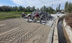 IĞDIR KÖYLERİNDE KİLİT PARKE HAMLESİ: ÜÇ KÖY TAMAMLANDI, TACİRLİ’DE SONA YAKLAŞILDI