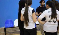 Ağrı ve Van'ın kız çocukları voleybol sahasında buluştu