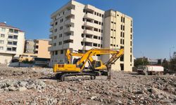 IĞDIR’DA ESKİ BİNALAR YIKILDI, ARSANIN GELECEĞİ MERAK KONUSU
