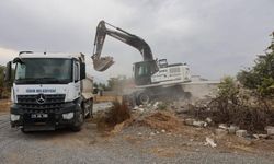 Metruk Binalar Sökülüyor