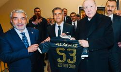 Cumhurbaşkanı Erdoğan’a Alagöz Holding Iğdır FK Forması Hediye Edildi
