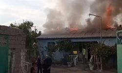 IĞDIR’DA KORKUTAN YANGIN! BİR EV TAMAMEN KULLANILAMAZ HALE GELDİ