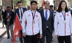 Iğdır Valisi Taşolar Şampiyonları Karşıladı