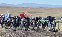 Kars'ta rahvan atlar nefes kesti: Geleneksel yarışlara yoğun ilgi