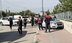 IĞDIR MİLLET BAHÇESİ YANINDA SIKIŞTIRMALI TRAFİK KAZASI