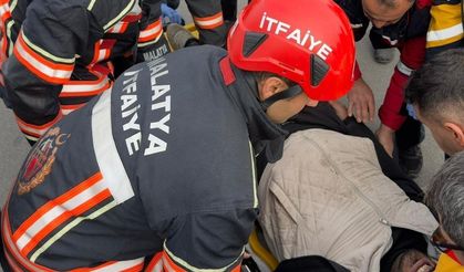 Kamyonet ile kamyon çarpıştı: 1 yaralı