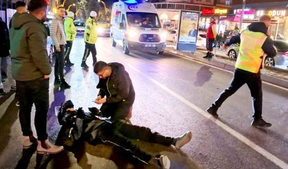 Otomobilin çarptığı motosiklet sürücüsü yaralandı