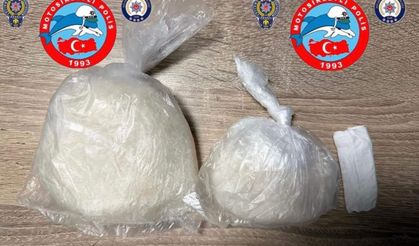 Kocaeli'de durdurulan 4 şüpheliden yüklü miktarda uyuşturucu çıktı