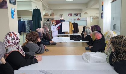 Iğdır Halk Eğitim Kurslarına Yoğun İlgi: 5 Bin Liralık Abiye 1200 Liraya Dikiliyor