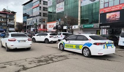 Iğdır Şehir Merkezinde Park Düğümü: Ekipler Mesaide, Sürücüler Çözüm Bekliyor!