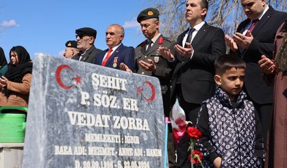 Iğdır'da Şehitler Dualarla Anıldı: "Sana Ağuşunu Açmış Duruyor Peygamber"