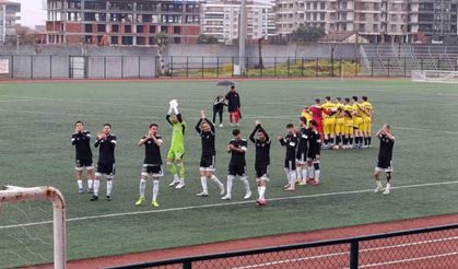 Alaşehir Belediyespor evinde yıkıldı