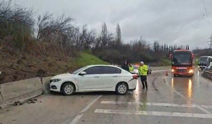 Kaza: 4 araç birbirine girdi