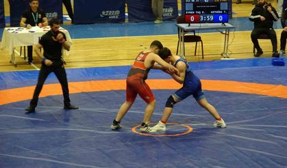 U15 Güreş Grup Müsabakaları Van'da başladı