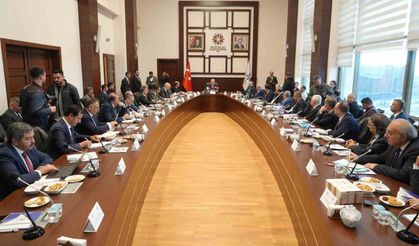 YÖK Başkanı Özvar: 'Halktan kopuk, bulunduğu toplumun ihtiyaçlarını dikkate almayan bir üniversite anlayışı yok'