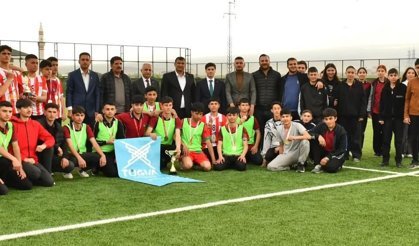 Aralık’ta Gençler Sahada Parladı: Şampiyon Kupasını Aldı