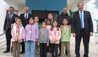 Dereceye Giren Öğrencilere Madalya Verildi