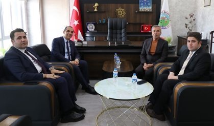 Vali Taşolar’dan Hoşhaber Beldesine Ziyaret