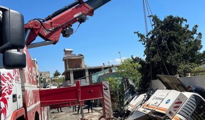 İş makinesi devrildi