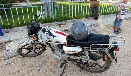 Motosikletle bisikletin çarpıştığı kazada 2 kişi yaralandı