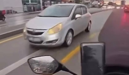 Ters yönde ilerleyen sürücü trafiği birbirine kattı