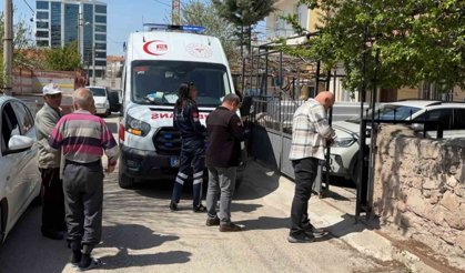 Yaşlı adam karısını evde ölü buldu