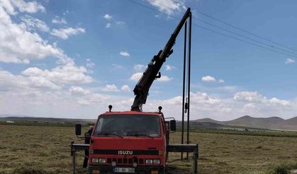 Elektrik akımına kapılan 3 kişi yaralarandı