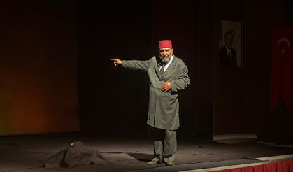 “Firavunla Yüz Yüze” Tiyatro Oyunu Iğdır’da Sahnelendi