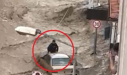 Selde can pazarı: Sel sularına kapılan aracın üzerinde hayata tutundu