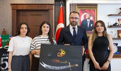 KYK’lı Gençlerden İl Müdürü Şahin’e Anlamlı Zülfikar Tablosu