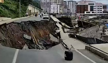 Yol çöktü, 2 bina tedbir amaçlı tahliye edildi
