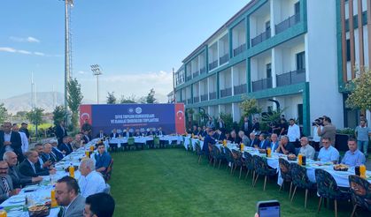 Alagöz Holding Iğdır FK Tesislerinde Kanaat Önderleriyle Bir Araya Geldiler