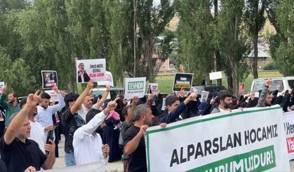 Kuytul taraftarları Erzurum'da cezaevi önünde izinsiz gösteri yaptı