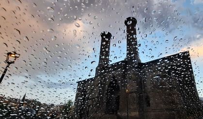 Meteorolojiden 2 ile 'Sarı' kodlu uyarı: Kuvvetli sağanak ve dolu bekleniyor