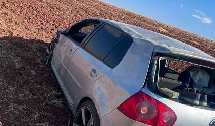 Tarlaya devrilen otomobilin sürücüsü hayatını kaybetti