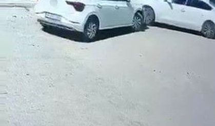 Önce park halindeki araca, ardından duvara çarptı