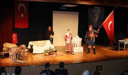 Nazilli'de 'Abide-i Aşk' tiyatro oyunu sahnelendi