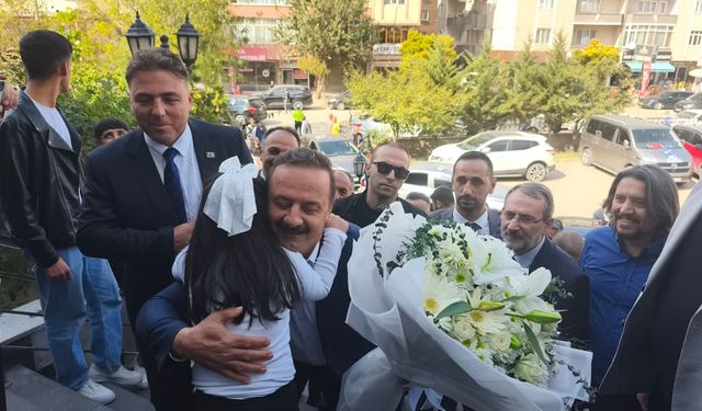 Yavuz Ağıralioğlu Iğdır"da Konuştu: “Ay-Yıldızlı Bayrağın Altında Sorumluluk Zamanı”