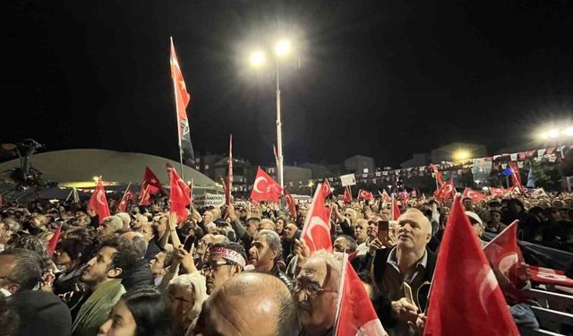 CHP Genel Başkanı Özel, Küçükçekmece"deki mitingde konuştu
