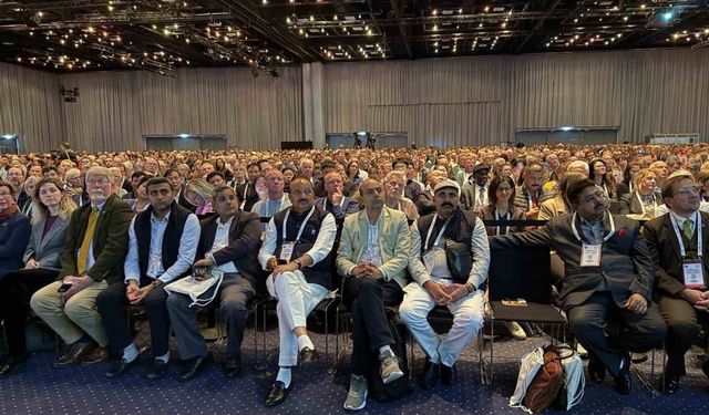 Bilimsel çalışmalar bilim insanlarıyla paylaşıldı  Prof. Dr. Meral Kekeçoğlu konuşmasını yapmak üzere katıldı