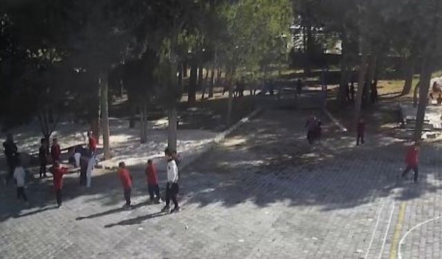 Burdur"da nefes borusuna simit takılan öğrenciye, öğretmenden Heimlich manevrası